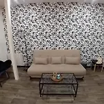 Lovely Ground-Floor Apartment